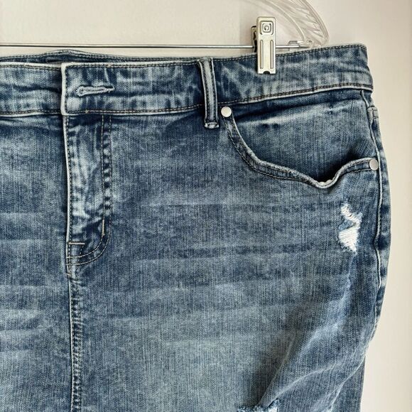 Torrid Women’s distressed denim Jean skirt size 22 - Good used condition- read! - Picture 2 of 8